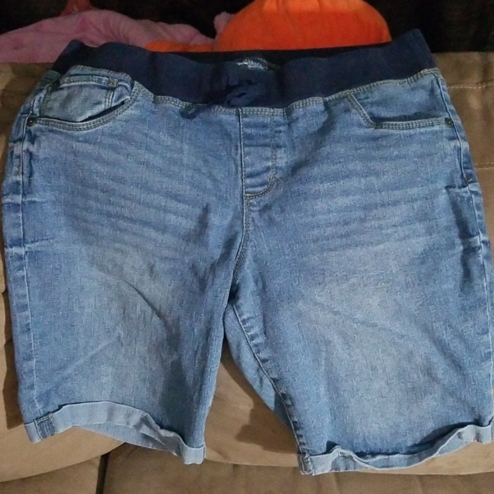 Girls plus size 18 1/2 shorts